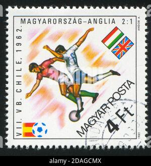 UNGARN - UM 1982: Briefmarke gedruckt von Ungarn, zeigt Fußball, um 1982 Stockfoto