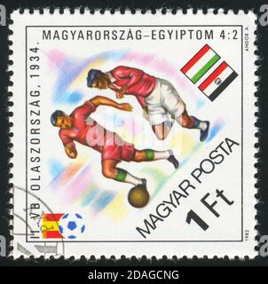 UNGARN - UM 1982: Briefmarke gedruckt von Ungarn, zeigt Fußball, um 1982 Stockfoto