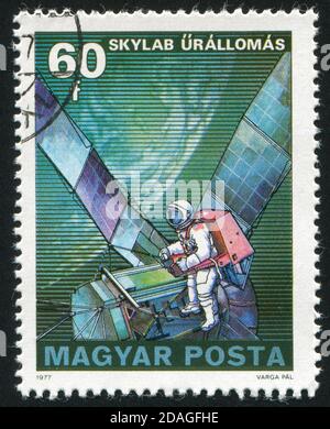 UNGARN - UM 1977: Briefmarke gedruckt von Ungarn, zeigt skylab, um 1977 Stockfoto