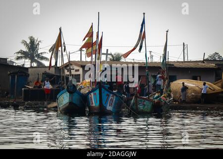 Bootsfahrt über die Lagune, Abidjan, Elfenbeinküste Stockfoto