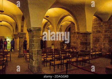 Ein Rundgang durch den Bremer Dom und den Hauptkeller ist ein unvergessliches Erlebnis. Stockfoto