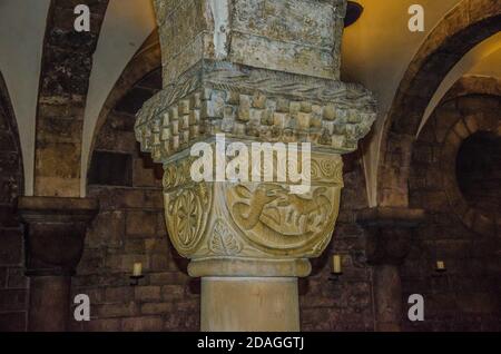 Ein Rundgang durch den Bremer Dom und den Hauptkeller ist ein unvergessliches Erlebnis. Stockfoto