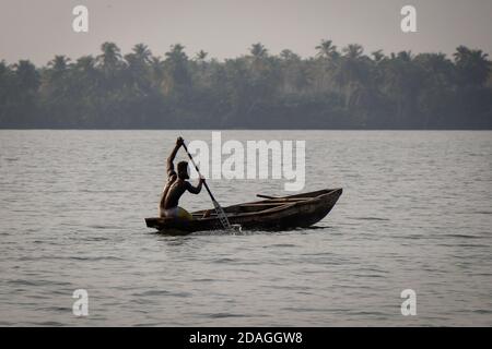 Bootsfahrt über die Lagune, Abidjan, Elfenbeinküste Stockfoto
