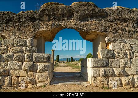 HAUPTTOR RÖMISCHE MAUER RÖMISCHE STADTRUINEN EMPURIES ARCHÄOLOGISCHES MUSEUM COSTA BRAVA KATALONIEN SPANIEN Stockfoto