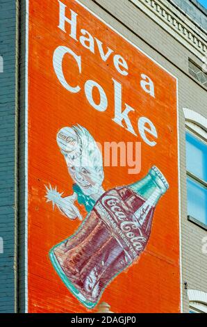 Eine Vintage-Werbung für Coca-Cola zeigt eine Figur, die als "Sprite Boy" bekannt ist, in der Beale Street, 12. September 2015, in Memphis, Tennessee. Stockfoto
