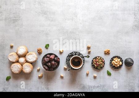 Arabische Kekse Maamoul. Süßigkeiten Hintergrund. Cookies von El Fitr Islamischen Fest. Stockfoto