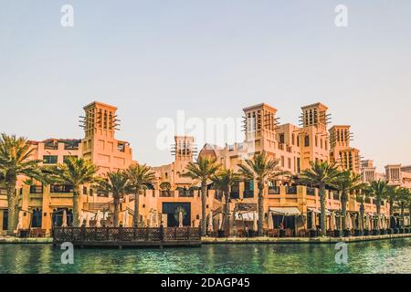 Dubai. Souk Madinat Jumeirah in Dubai am frühen Morgen. Stockfoto