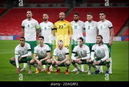 Hintere Reihe, von links nach rechts, Irlands Shane Duffy, Conor Hourihane, Darren Randolph, Cyrus Christie, Matt Doherty, John Egan. Vorne, von links nach rechts, Adam Idah der Republik Irland, Callum O'Dowda, Daryl Horgan, Alan Browne und Jeff Hendrick Reihen sich vor dem internationalen Freundschaftstrakt im Wembley Stadium, London. Stockfoto