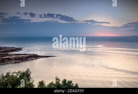 Sonnenuntergang am Toten Meer in Jordanien Stockfoto