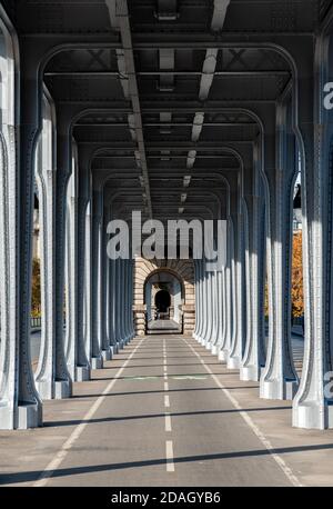 Pont Bir-Hakeim - Paris Stockfoto