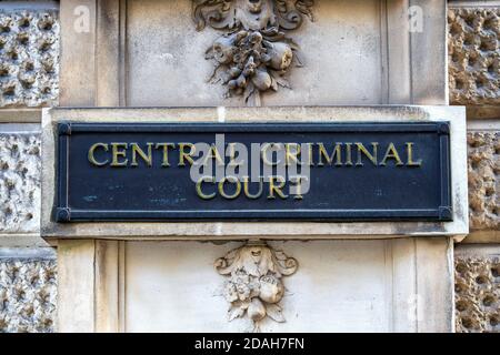 London, Großbritannien. November 2020. Ein Schild, das am Central Criminal Court of England and Wales zu sehen ist, der gemeinhin als Old Bailey in London bezeichnet wird. Kredit: SOPA Images Limited/Alamy Live Nachrichten Stockfoto