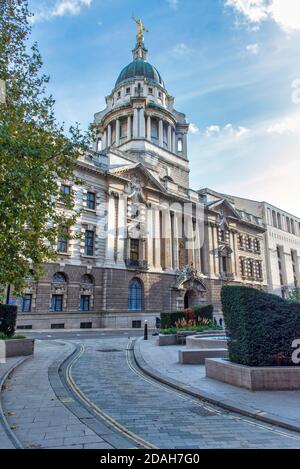 London, Großbritannien. November 2020. Ein Blick auf den Central Criminal Court of England and Wales, gemeinhin als The Old Bailey in the City of London Credit: SOPA Images Limited/Alamy Live News Stockfoto