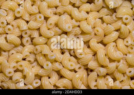 Blick von oben auf italienische gekochte Chifferi Pasta. Stockfoto