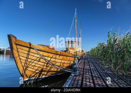 Geographie / Reisen, Deutschland, Mecklenburg-Vorpommern, Wieck, Fischland, Segelboot im Hafen von , Additional-Rights-Clearance-Info-not-available Stockfoto