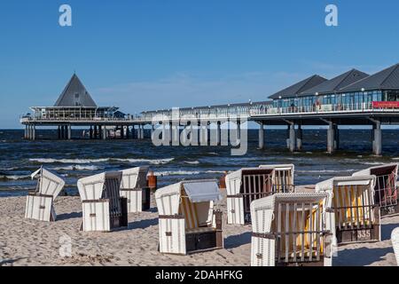 Geographie / Reisen, Deutschland, Mecklenburg-Vorpommern, Heringsdorf, Strand mit Seebrücke in der Ostsee se, Additional-Rights-Clearance-Info-not-available Stockfoto