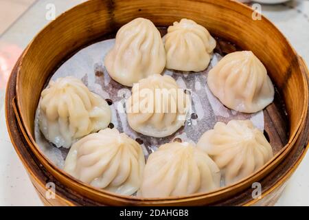 Nahaufnahme eines gedünsteten Schweineknödlings im chinesischen Stil, aßen im Las Vegas, Nevada Stockfoto