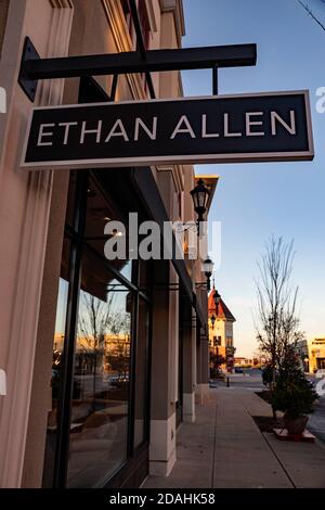 Perrysburg, Usa. November 2020. Ethan Allen Logo in einem ihrer Läden zu sehen. Kredit: SOPA Images Limited/Alamy Live Nachrichten Stockfoto