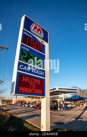 Perrysburg, Usa. November 2020. Marathon-Logo an einer Tankstelle in Ohio. Kredit: SOPA Images Limited/Alamy Live Nachrichten Stockfoto