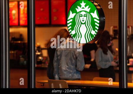 Perrysburg, Usa. November 2020. Starbucks Coffee Shop Logo in einem ihrer Geschäfte. Kredit: SOPA Images Limited/Alamy Live Nachrichten Stockfoto