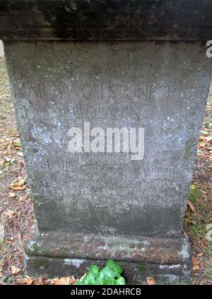 Grabstein von Mary Wollstonecraft Englische Schriftstellerin und Philosophin, bekannt für EINE Rechtfertigung der Rechte der Frauen, Old Saint Pancras Churchyard, London Stockfoto