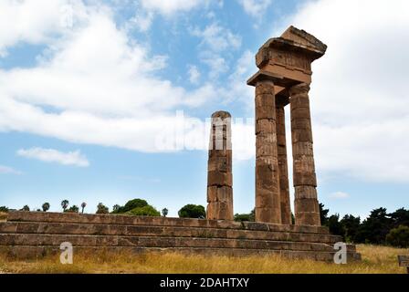 Säulen des Tempels von Apollo. Ruinen der oberen Akropolis von Rhodos auf dem Monte Smith. Stockfoto