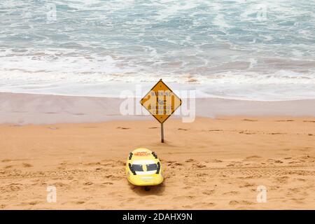 Warnung gefährliche Strömung Schild in Palm Beach, Sydney, NSW, Australien. Stockfoto
