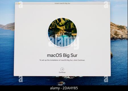 New york, USA - 13. November 2020: Installieren sie macos Big Sur auf dem Bildschirm Nahaufnahme Stockfoto