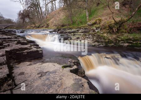 Stainforth Force auf dem River Ribble in der Nähe in der Yorkshire Dales National Park Stockfoto