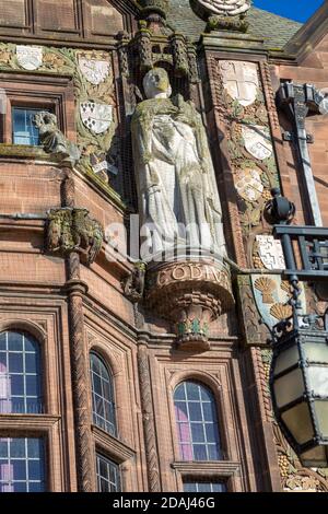 Lady Godiva Statue, Council House Gebäude eröffnet 1917, Tudor Stil 20. Jahrhundert Architektur, Coventry, England, Großbritannien Stockfoto