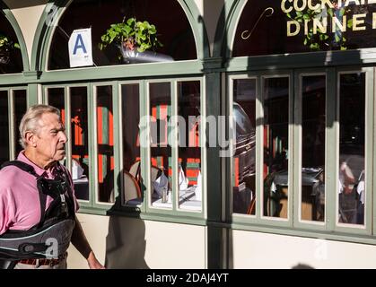 NEW YORK, USA - 22. Sep 2016: New York und New Yorker. Manhattan Street Scene. Die Amerikaner auf den Straßen von New York City Stockfoto