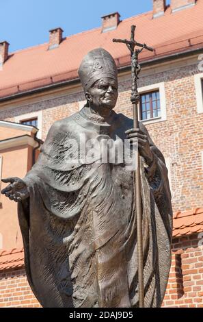 KRAKAU, POLEN - 27. JULI 2013: Statue von Papst Johannes Paul II. ( seliger Johannes Paul oder Johannes Paul der große, Papa Giovanni Paolo II, Karol Jozef Wojtyla ) o Stockfoto