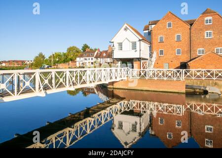 Tewkesbury und der Fluss Avon bei Tewkesbury Mill Abbey Mühle Wassermühle St Marys Road auf dem Severn Way Gloucestershire England GB UK Europa Stockfoto