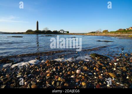 Das "Bleistift" Denkmal zur Erinnerung an die Schlacht von Largs, die etwas mehr als 1 Meile (1.6 km) südlich des Largs Stadtzentrum steht. Stockfoto