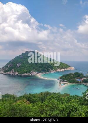 Koh Tao, Thailand - 2. Januar 2020: Schöner Aussichtspunkt auf Koh Nang Yuan Insel in Koh Tao Thailand. Stockfoto