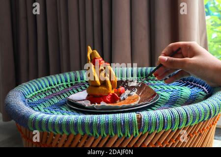 Bunte ganesh ji zu Hause machen. Stockfoto