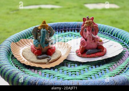 Nahaufnahme von bunten Home Made lord ganesha Statuen. Stockfoto