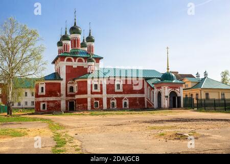 Kloster Epiphany in Uglich. Kirche der Smolensker Ikone der Gottesmutter des 17. Jahrhunderts. Jaroslawl Region, Goldener Ring von Russland Stockfoto