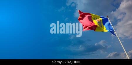 Schöne Nationalflagge von Moldawien mit Leerzeichen. Moldawien Flagge auf breitem Hintergrund mit Platz für Text 3D-Grafik. Stockfoto