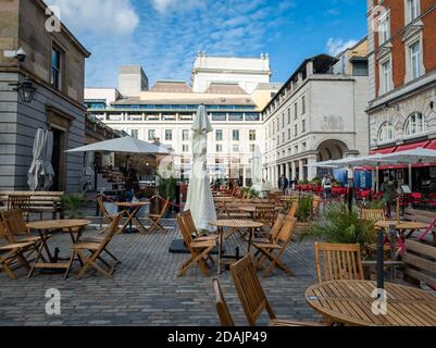 Sitzplätze im Restaurant im Freien in Covent Garden. London. Stockfoto