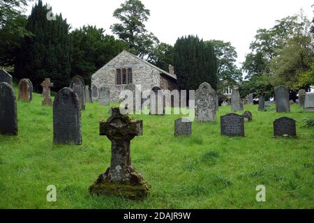 Die kleine Old Anglican Parish Church of St John's befindet sich im Tal von St John's im Vale, Lake District National Park, Cumbria, England, Großbritannien. Stockfoto