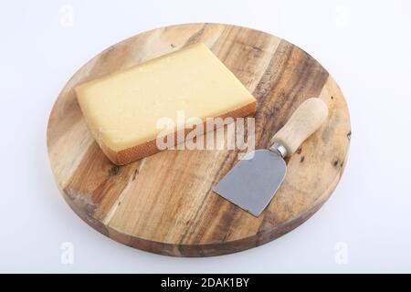 schweizer Gruyere Kuhkäse als Delikatesse Gourmet-Essen Stockfoto