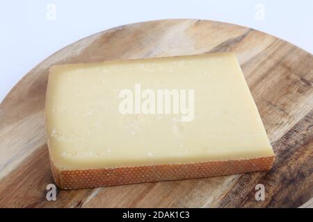 schweizer Gruyere Kuhkäse als Delikatesse Gourmet-Essen Stockfoto