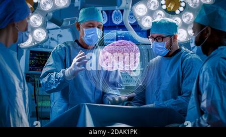 Chirurgen führen Gehirnchirurgie mit Augmented Reality, animierte 3D Gehirn. High Tech Technologally Advanced Hospital. Futuristisches Design. Stockfoto