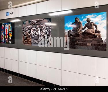 U-Bahnhof Bayerischer Platz im Inneren in Berlin Schöneberg. Der U-Bahnhof Bayerischer Platz bedient die Linien U4 und U7 Stockfoto
