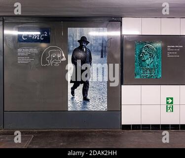 U-Bahnhof Bayerischer Platz im Inneren in Berlin Schöneberg. Der U-Bahnhof Bayerischer Platz bedient die Linien U4 und U7 Stockfoto