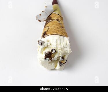 Köstliche Konus Eis isoliert auf weißem Hintergrund Stockfoto