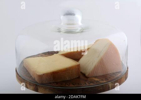 Kuh französisch und schweizer Käse als morbier und gruyere Stockfoto