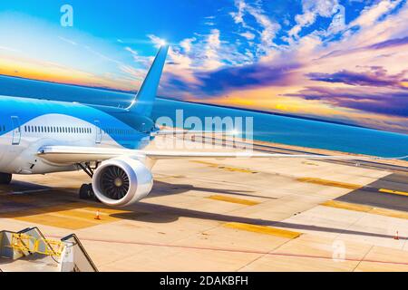 Bild im Zusammenhang mit Reisen und gewerblichen Verkehrsmitteln. Reisen Sie mit dem Flugzeug und dem Flughafen Stockfoto