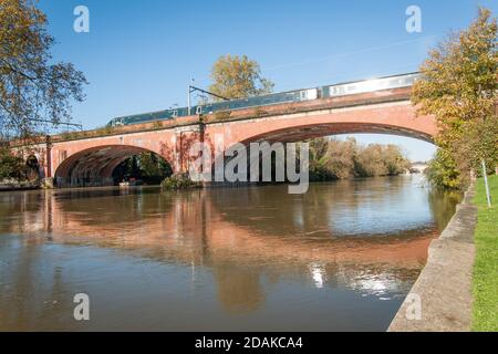 I.K.Brunel: Sounding Arch, Eisenbahnbrücke über die Themse bei Maidenhead, Berkshire, England. Stockfoto