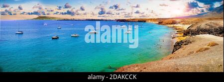 Spanische Aussicht malerische Landschaft in Papagayo, Playa Blanca Lanzarote, tropische vulkanische Kanarische Inseln Spanien Stockfoto